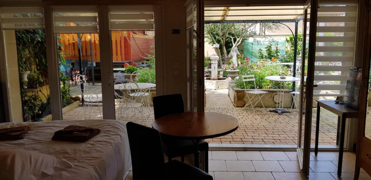 Maison D'Hotes Et Roulotte" Le 6 Bis" Romans-sur-Isère Zewnętrze zdjęcie